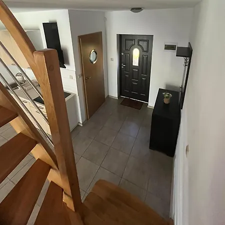 Adrenja דירה רובי